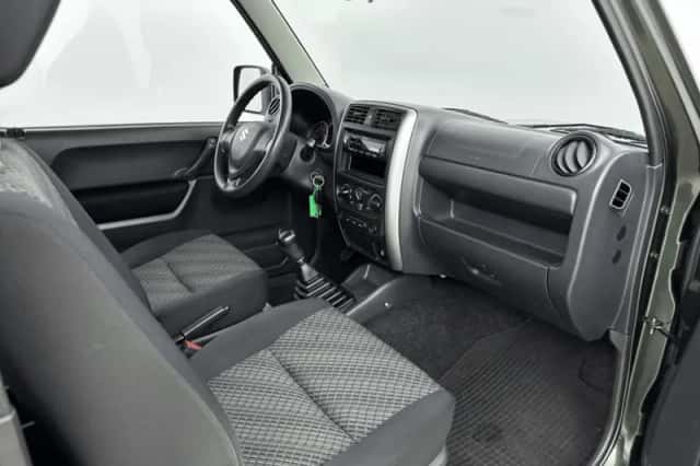 Suzuki Jimny (2018) thumbnail 6