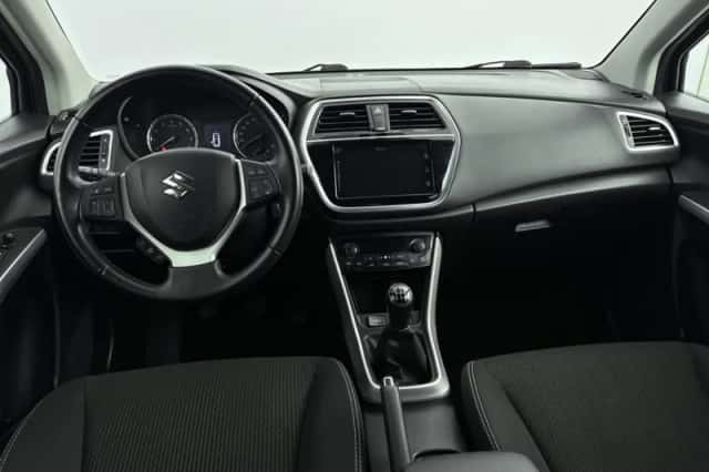 Suzuki S-Cross (2020) thumbnail 4
