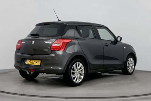 Suzuki Swift (2021) thumbnail 2