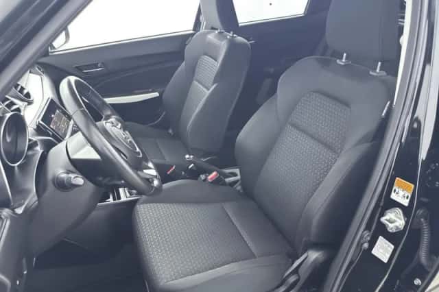 Suzuki Swift (2018) thumbnail 4