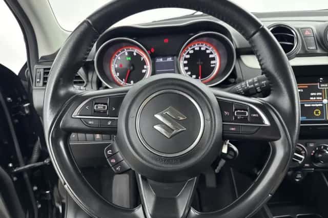 Suzuki Swift (2018) thumbnail 5