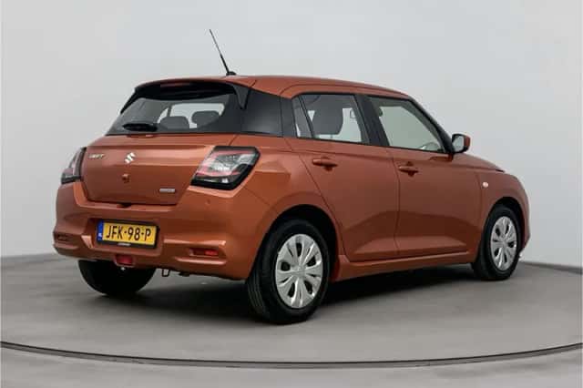Suzuki Swift (2025) thumbnail 2