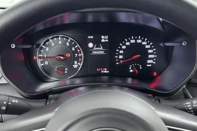 Suzuki Swift (2025) thumbnail 5
