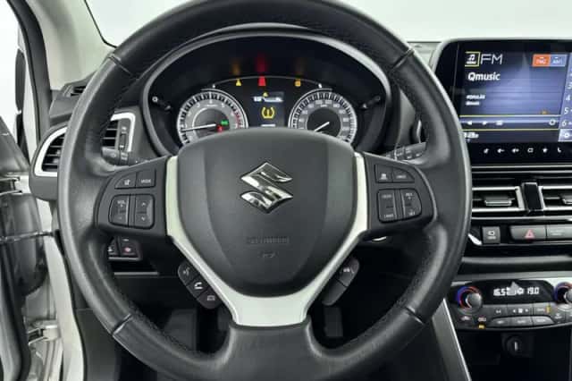Suzuki S-Cross (2023) thumbnail 6