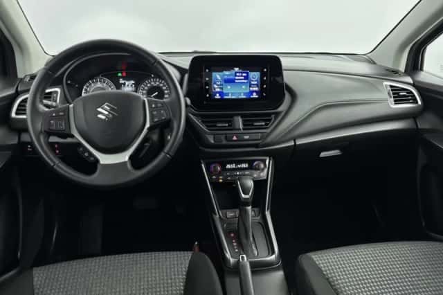 Suzuki S-Cross (2023) thumbnail 4