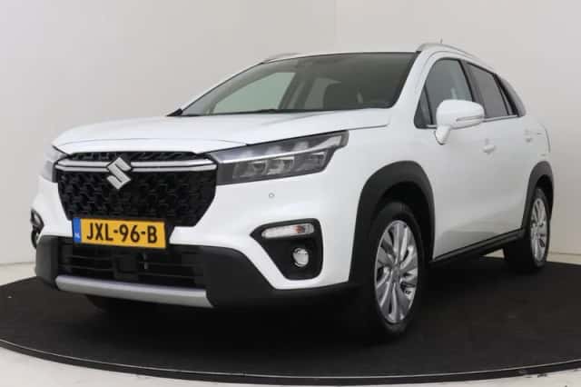 Suzuki S-Cross (2023) thumbnail 1