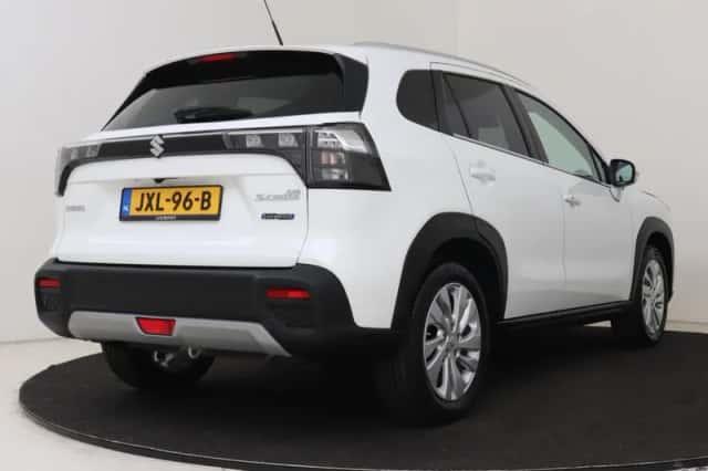 Suzuki S-Cross (2023) thumbnail 2