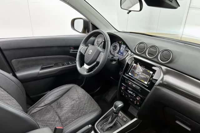 Suzuki Vitara (2023) thumbnail 6