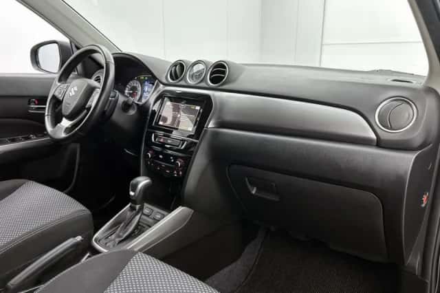 Suzuki Vitara (2022) thumbnail 6