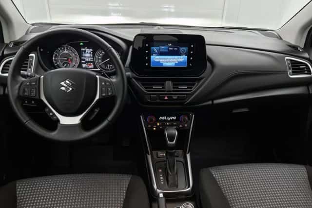 Suzuki S-Cross (2023) thumbnail 4