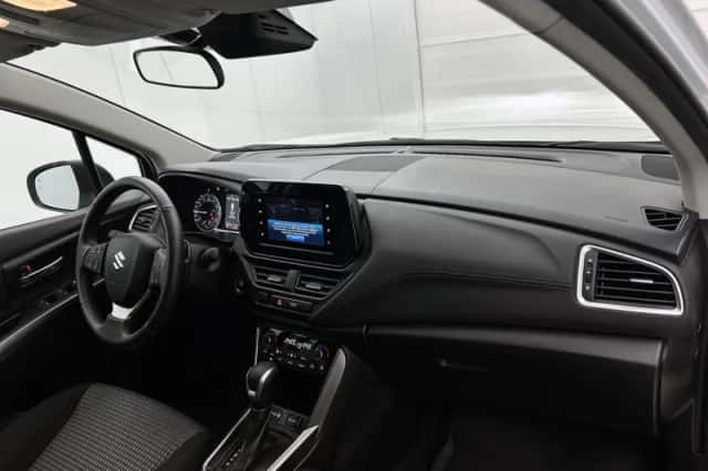 Suzuki S-Cross (2023) thumbnail 6