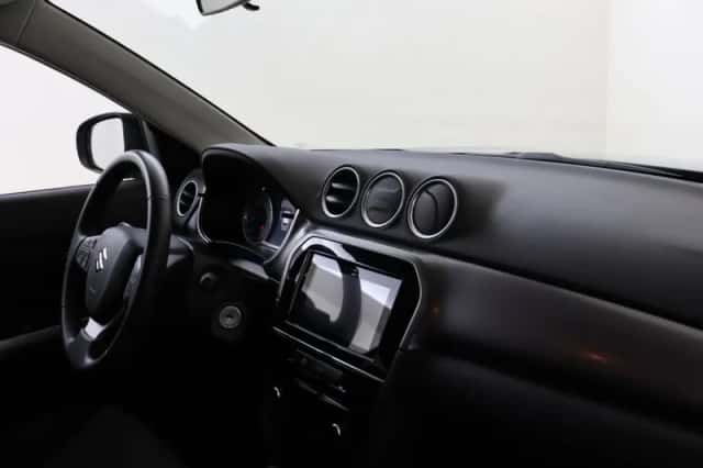Suzuki Vitara (2021) thumbnail 6