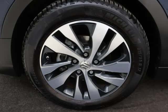 Suzuki S-Cross (2018) thumbnail 5