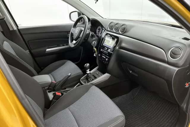 Suzuki Vitara (2023) thumbnail 6