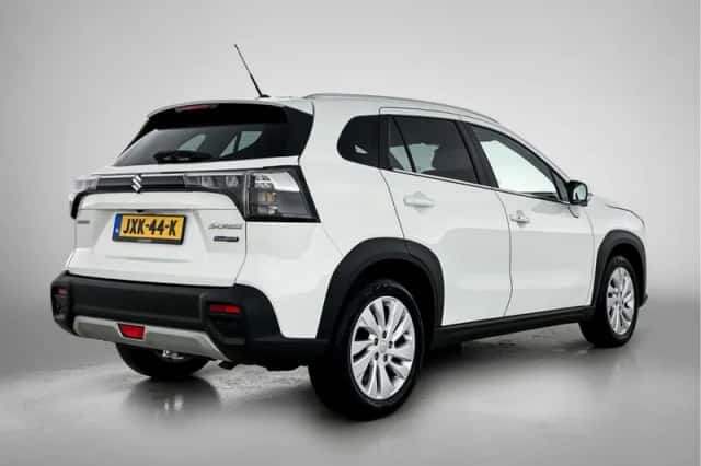 Suzuki S-Cross (2023) thumbnail 2