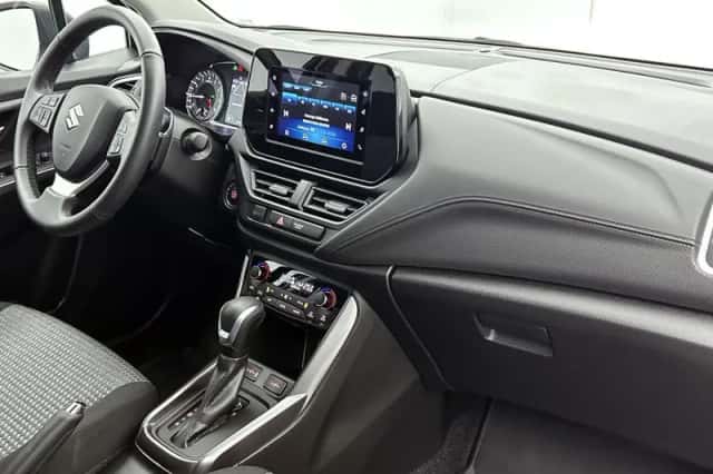 Suzuki S-Cross (2023) thumbnail 6