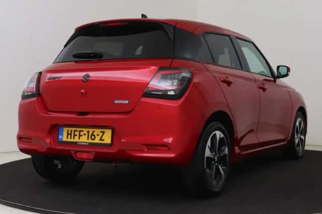 Suzuki Swift (2025) thumbnail 2