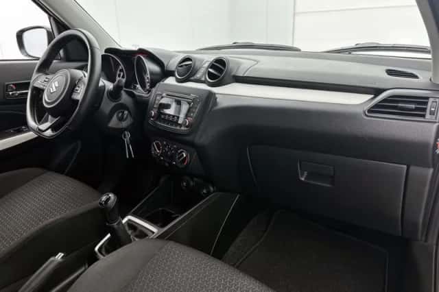 Suzuki Swift (2020) thumbnail 6