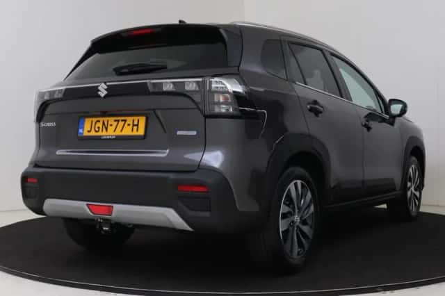 Suzuki S-Cross (2025) thumbnail 2