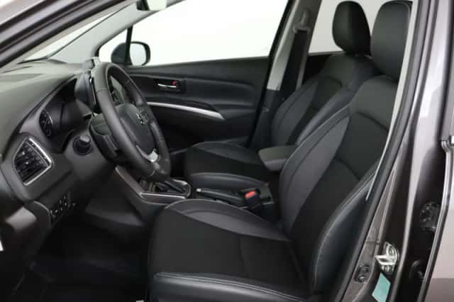 Suzuki S-Cross (2025) thumbnail 4