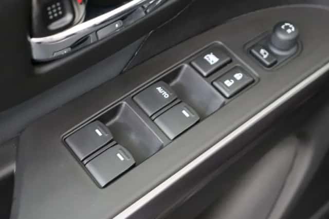 Suzuki S-Cross (2025) thumbnail 6