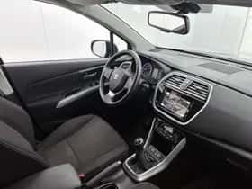 Suzuki S-Cross (2017) thumbnail 6