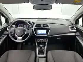 Suzuki S-Cross (2018) thumbnail 4