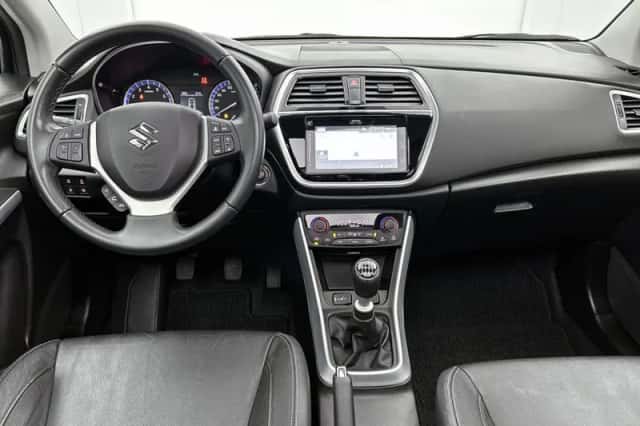 Suzuki S-Cross (2020) thumbnail 5