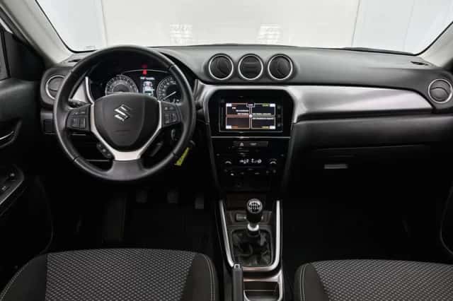 Suzuki Vitara (2023) thumbnail 4