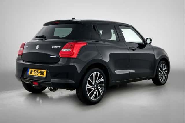 Suzuki Swift (2021) thumbnail 2