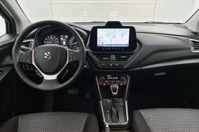 Suzuki S-Cross (2025) thumbnail 4