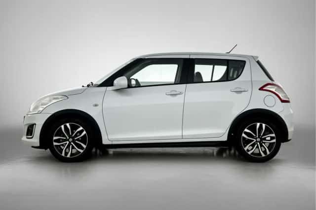 Suzuki Swift (2015) thumbnail 3