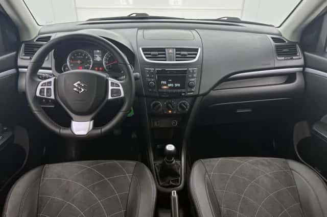Suzuki Swift (2015) thumbnail 4