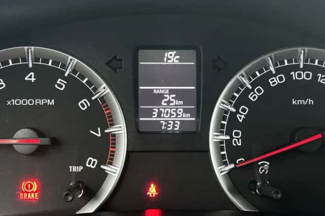 Suzuki Swift (2015) thumbnail 5