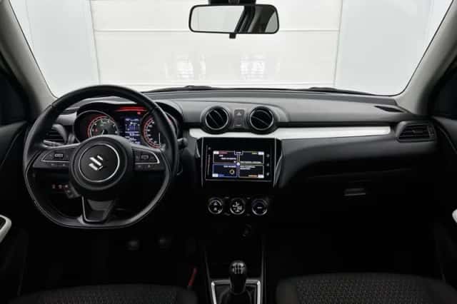 Suzuki Swift (2019) thumbnail 4