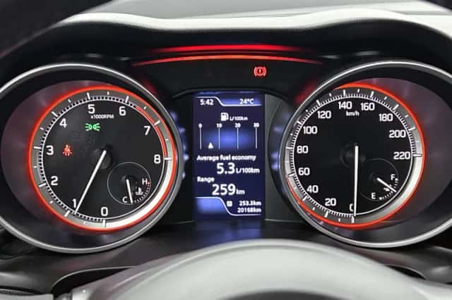 Suzuki Swift (2019) thumbnail 5