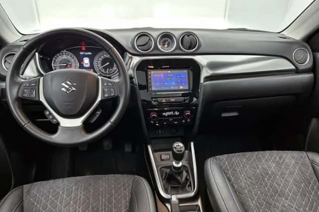 Suzuki Vitara (2022) thumbnail 5