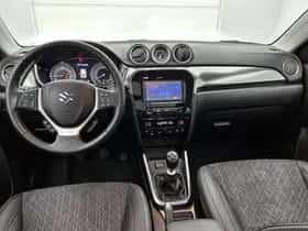 Suzuki Vitara (2022) thumbnail 5