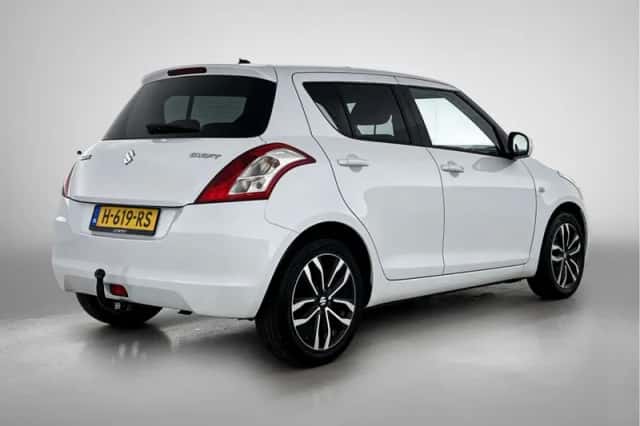 Suzuki Swift (2015) thumbnail 2