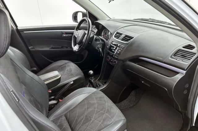 Suzuki Swift (2015) thumbnail 6