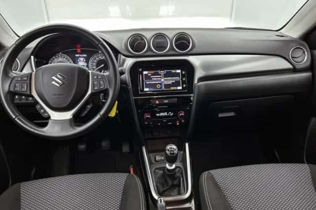 Suzuki Vitara (2021) thumbnail 4