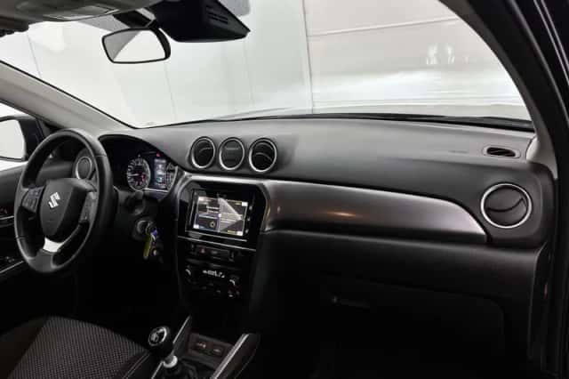 Suzuki Vitara (2021) thumbnail 6