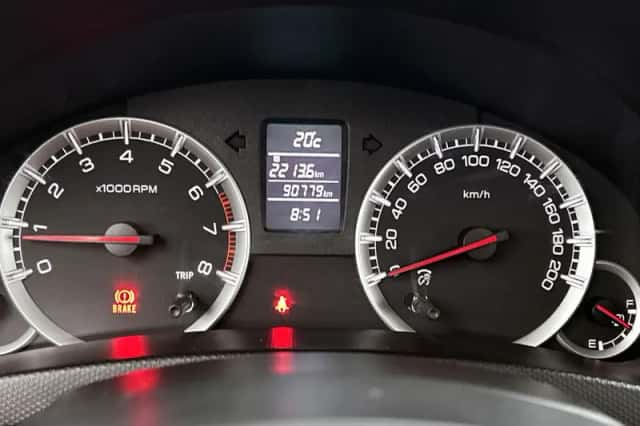 Suzuki Swift (2014) thumbnail 5