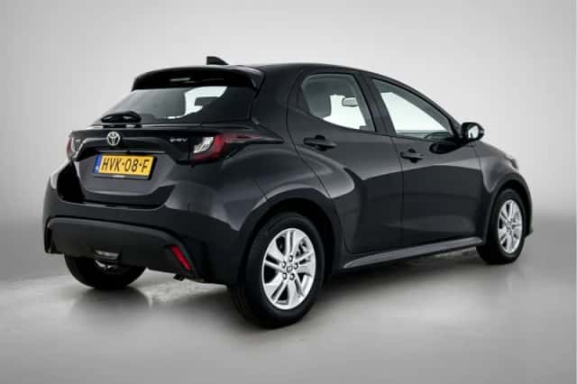 Toyota Yaris (2025) thumbnail 2