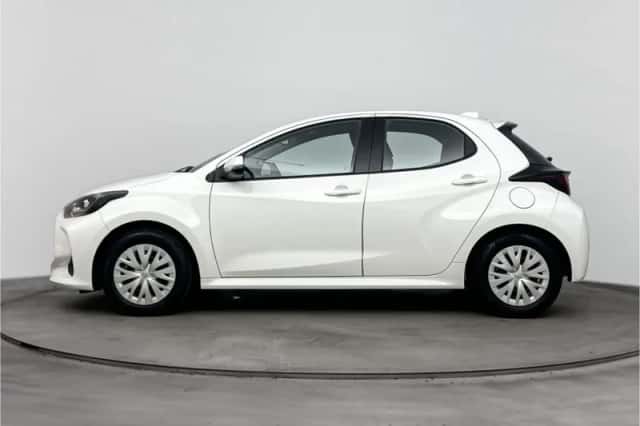 Toyota Yaris (2021) thumbnail 3