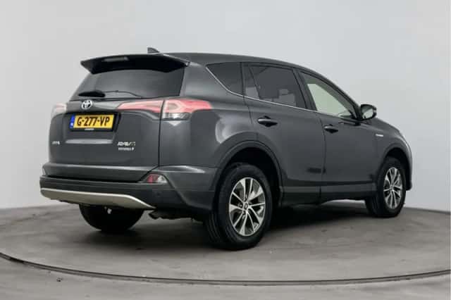 Toyota RAV4 (2016) thumbnail 2
