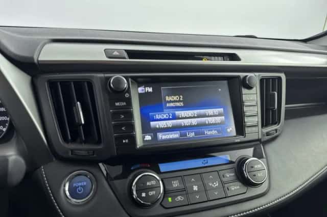 Toyota RAV4 (2016) thumbnail 6