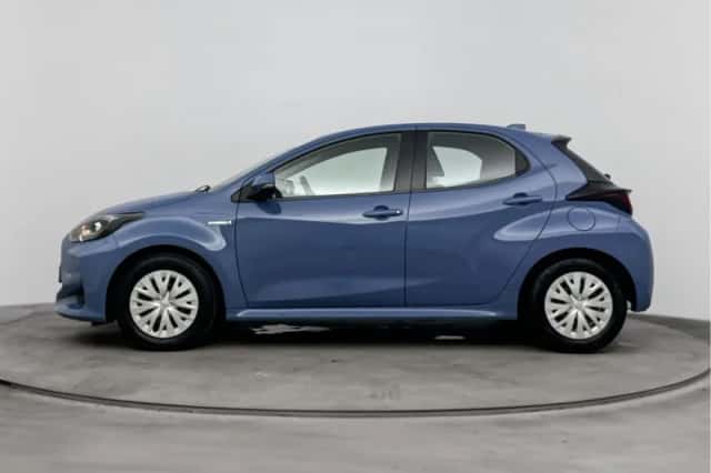 Toyota Yaris (2021) thumbnail 3
