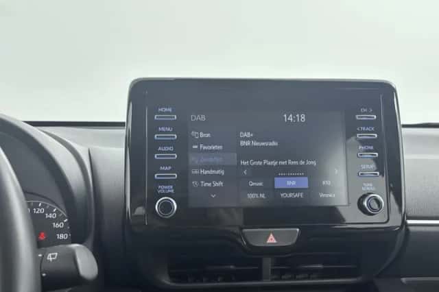 Toyota Yaris (2021) thumbnail 6