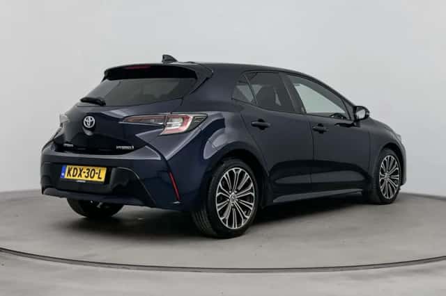 Toyota Corolla (2022) thumbnail 2